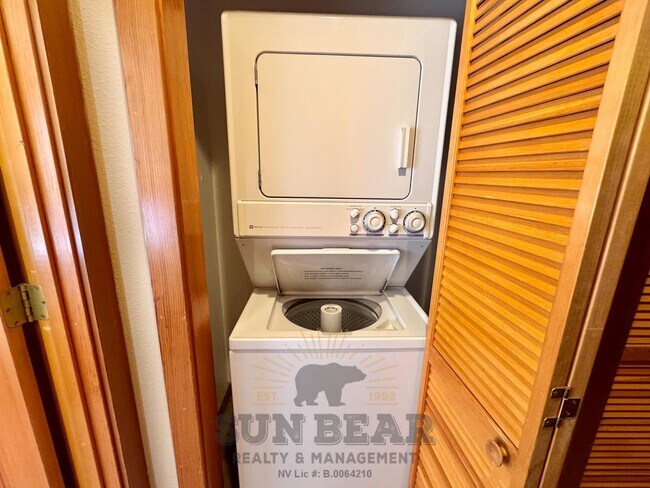 Building Photo - 2 Bedroom, 2 Bath in Third Creek with Hot Tub - Perfect Winter Getaway