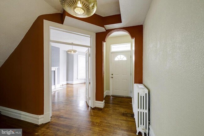 Building Photo - 2827 11th St NW