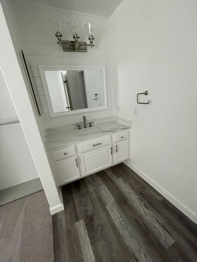 Building Photo - Super Quaint Gated Community - 2BR/1.5 Bath