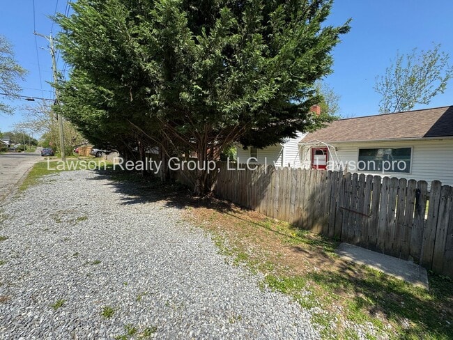 Building Photo - Large Raleigh Court Home on a Corner Lot