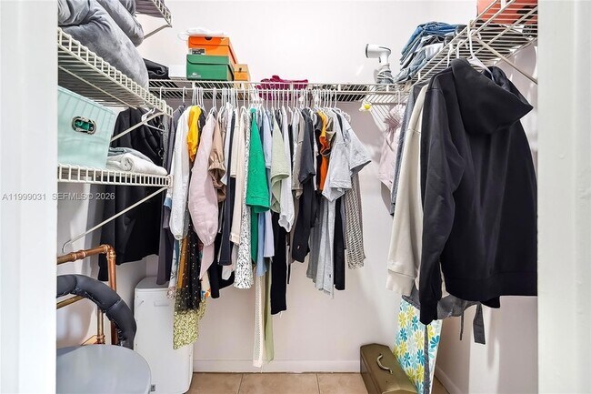 Building Photo - 1824 Monroe St