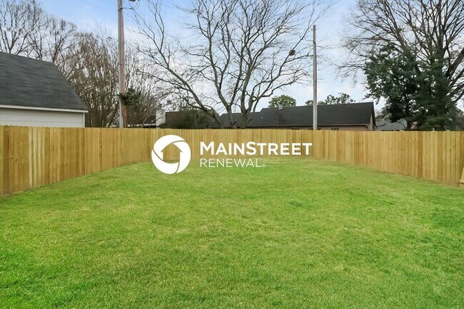 Building Photo - 3 Bedroom Pet-Friendly Home in Memphis, TN with Main Street Renewal