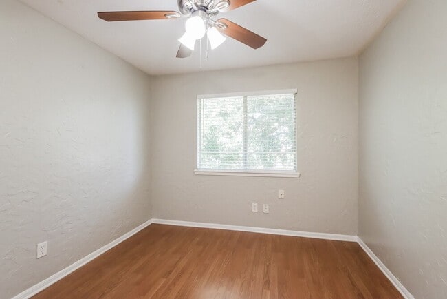 Building Photo - 2823 Forestbrook Dr