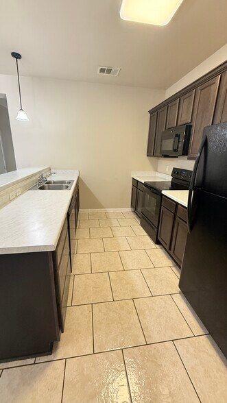 Building Photo - 4304 Ivory Ln