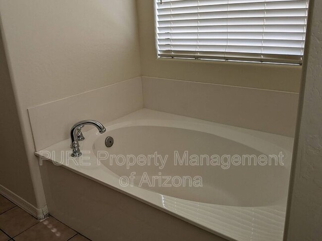 Building Photo - 1457 W Flamingo Dr
