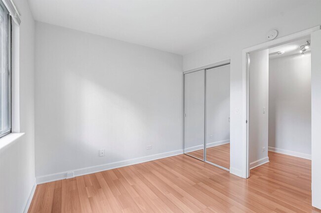 Building Photo - 697 Oakmont Ln