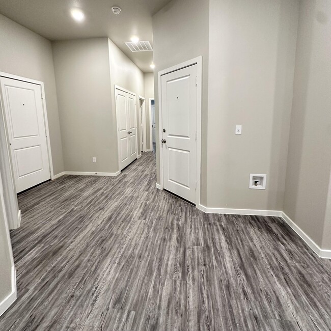 Building Photo - 2106 N Avenue J