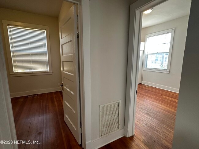Building Photo - 1824 Perry Pl