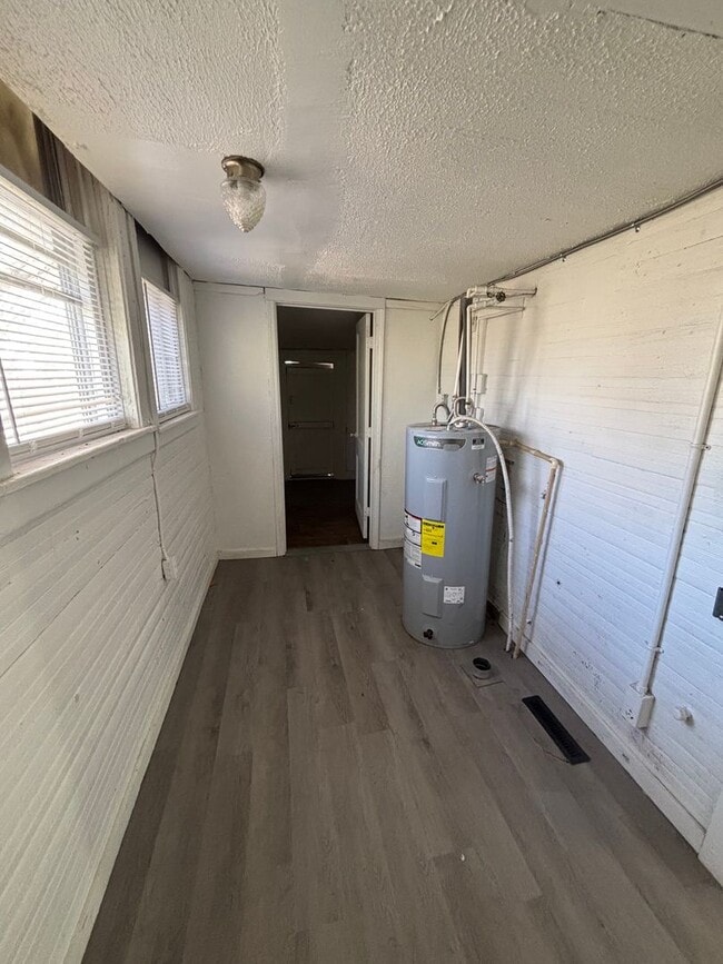 Building Photo - 2 bedroom 1 bathroom House