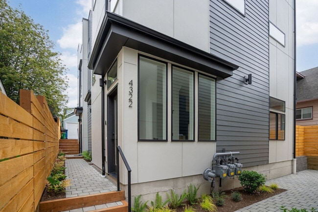 Building Photo - 4424 Burke Ave N