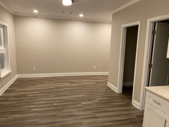 Building Photo - 1240 Biltmore Dr NE