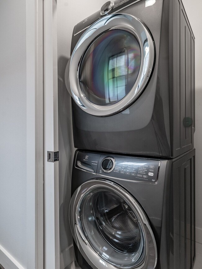 Building Photo - 210 E 32nd St