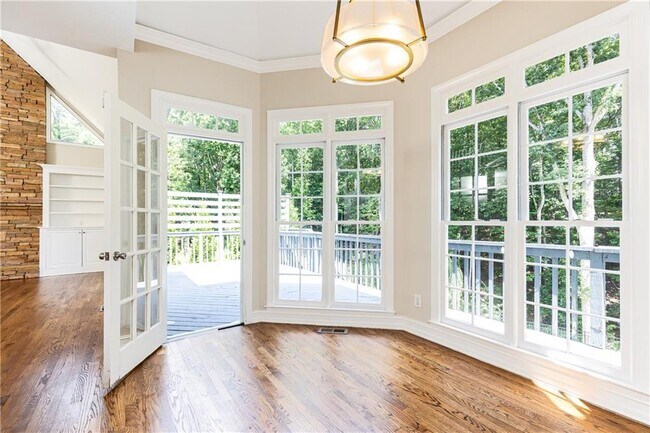 Building Photo - 9360 Nesbit Lakes Dr