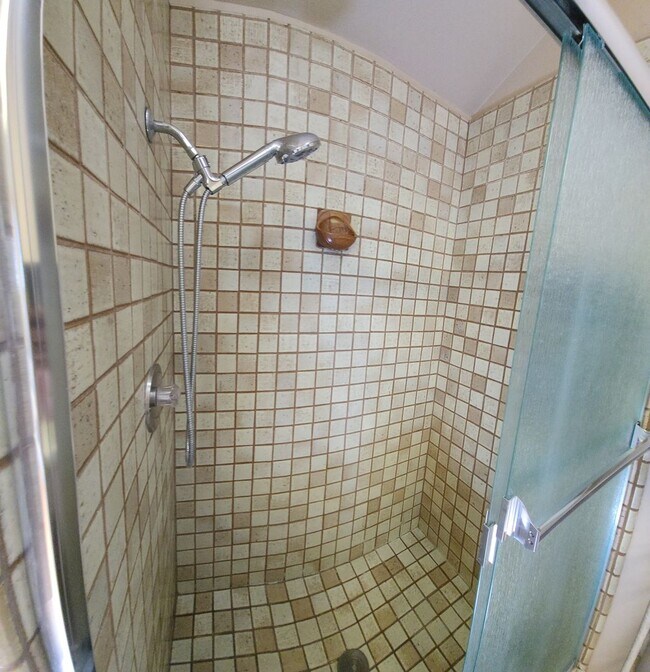 Building Photo - Furnished 3 bed 2.5 bath close to Poly.