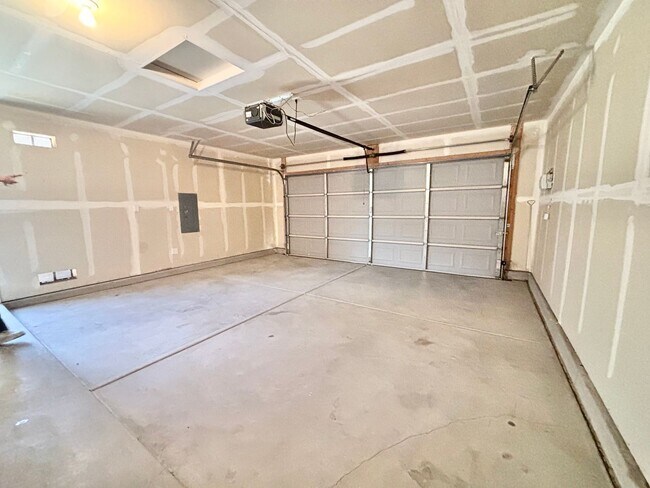 Building Photo - Spacious, remodeled home!