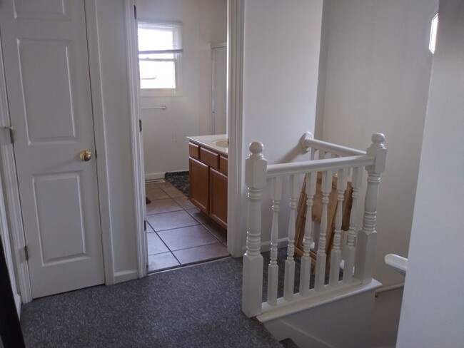 Building Photo - 416.5 S Dunn St