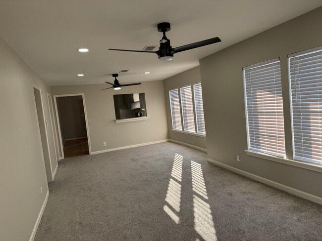 Building Photo - 1554 Scharpe St