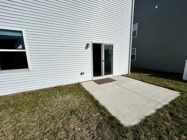 Building Photo - Beautiful Newly Built 4 Bed, 2.5 Bath Home - Loudoun Place Neighborhood