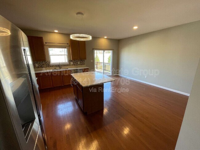 Building Photo - 5533 Emerald Pl Dr