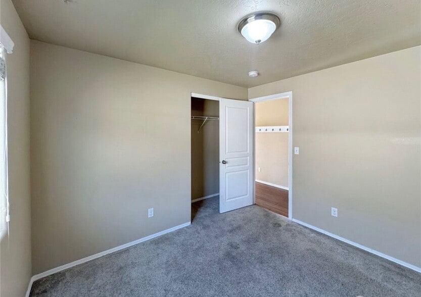 Building Photo - 314 SW Homestead Ave