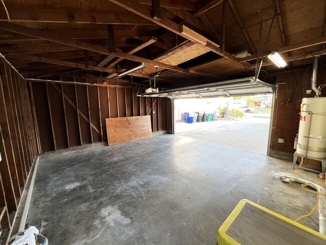 Building Photo - Amazing 4 Bedroom in the Heart of SD!