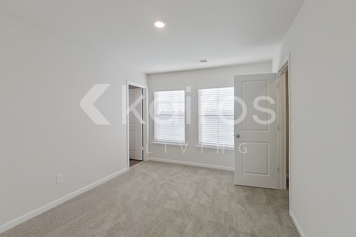 Building Photo - 2191 Banyan Cir