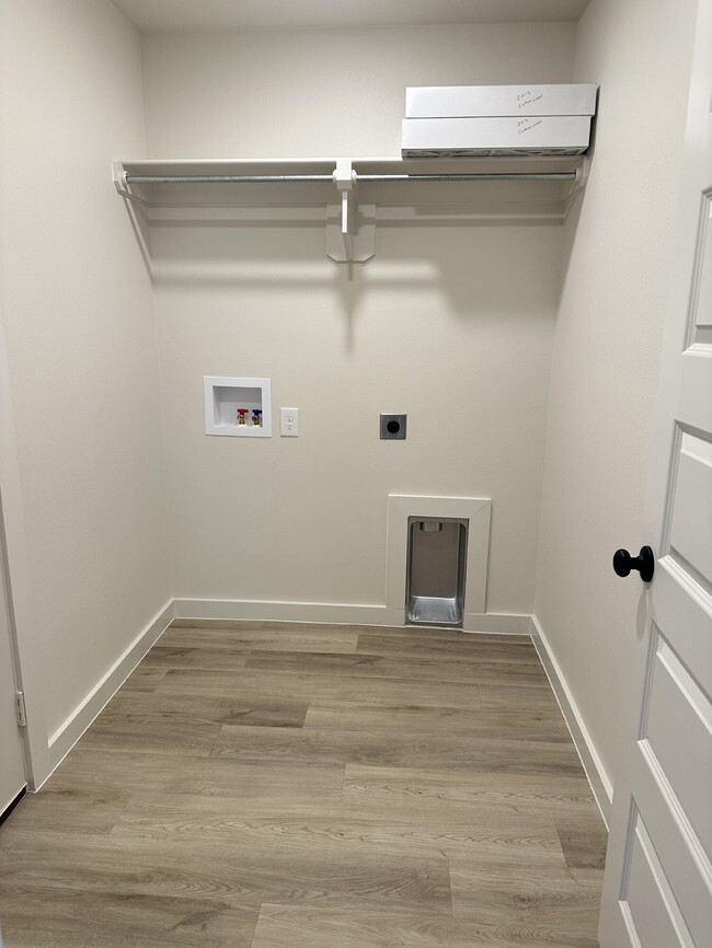 Building Photo - 2013 Cottonwood Ave