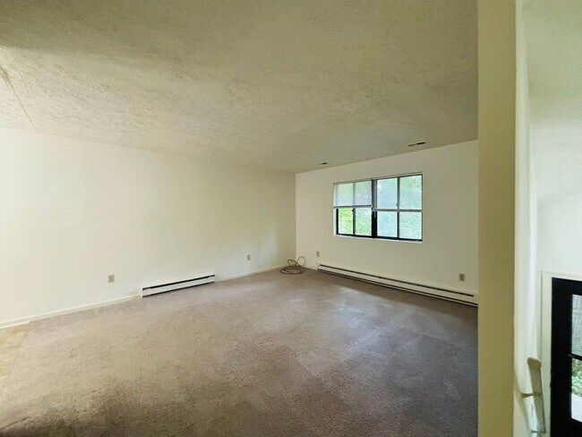 Building Photo - 1813 Gardenspring Dr
