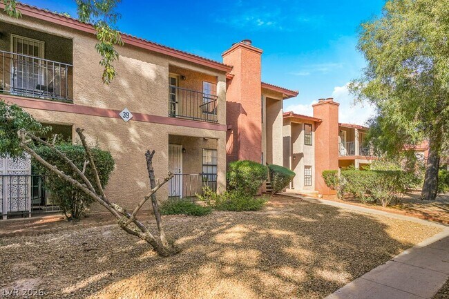 Building Photo - 5576 W Rochelle Ave.