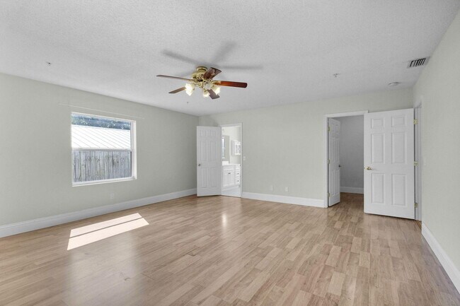 Building Photo - 8888 SE Colony St