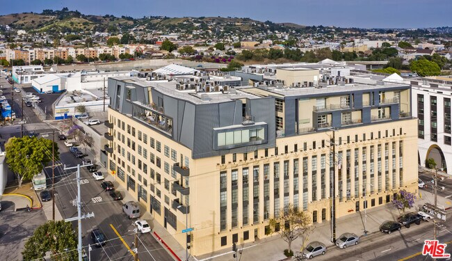 Building Photo - 200 N San Fernando Rd