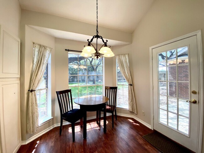 Building Photo - 13706 Morningbluff Dr