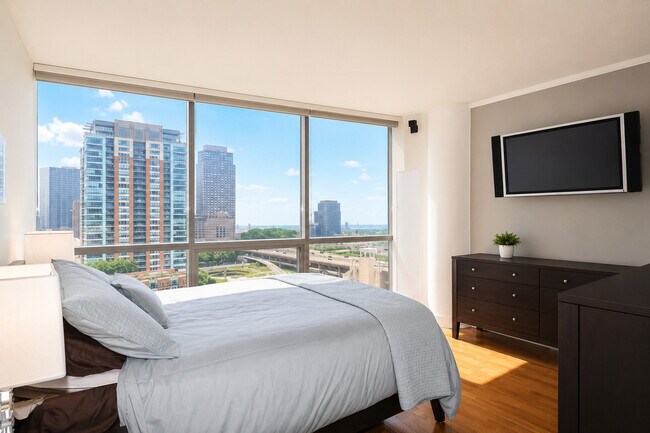 Building Photo - 420 E Waterside Dr