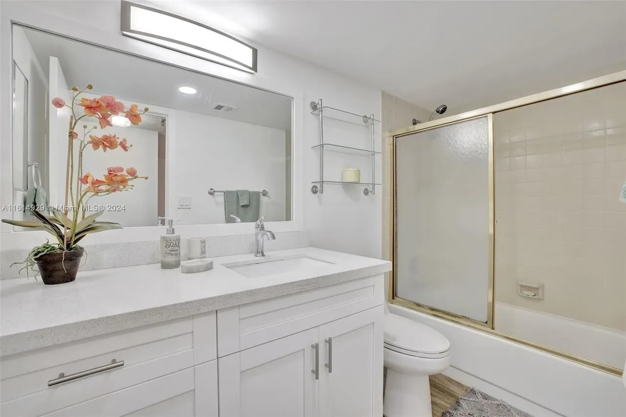 Shared Bathroom - 900 NE 195th St