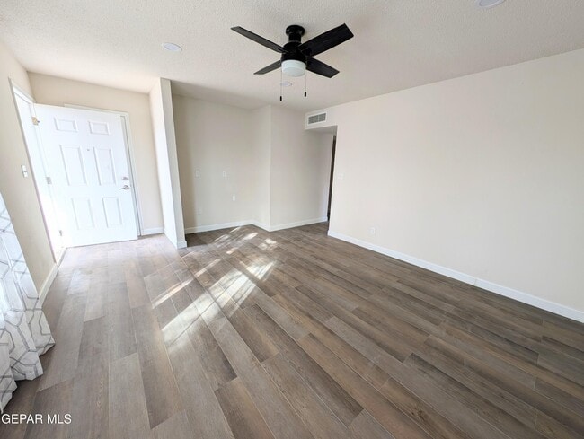 Building Photo - 5857 W Valley Cir