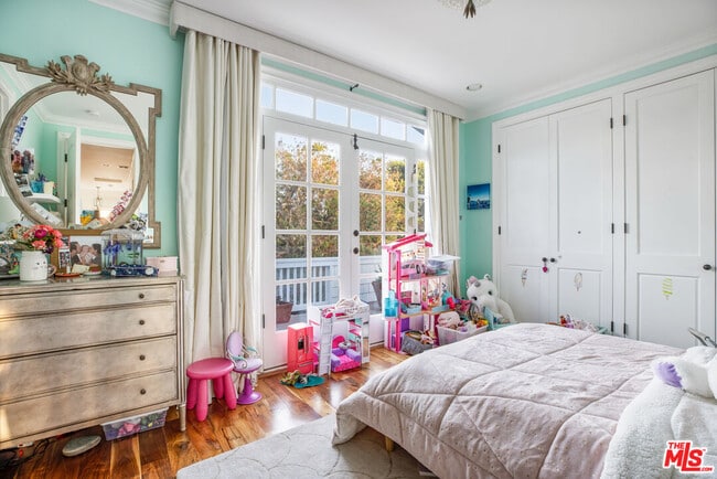 Building Photo - 765 N Almar Ave