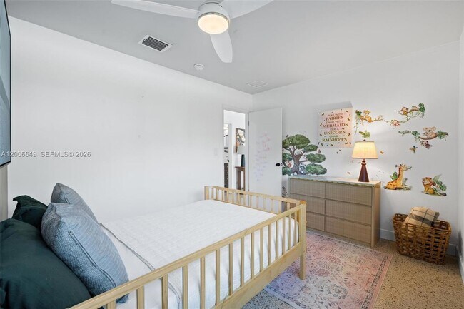 Building Photo - 930 N 11th Ct