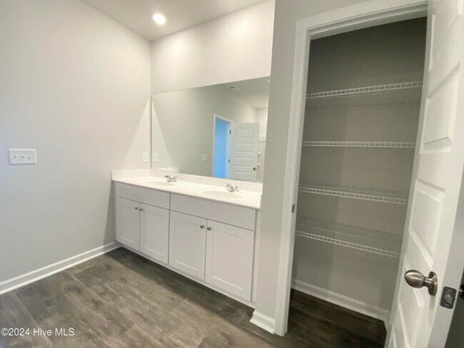 Building Photo - NEW PRICE REDUCTION!  LIKE NEW HOUSE!  DON'T MISS IT!
