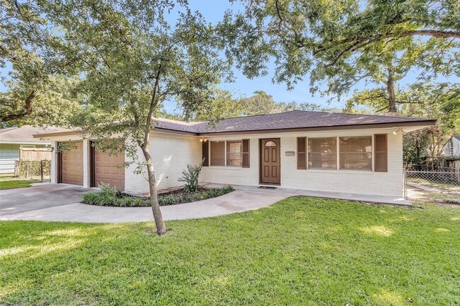 Building Photo - 1510 N San Jacinto St