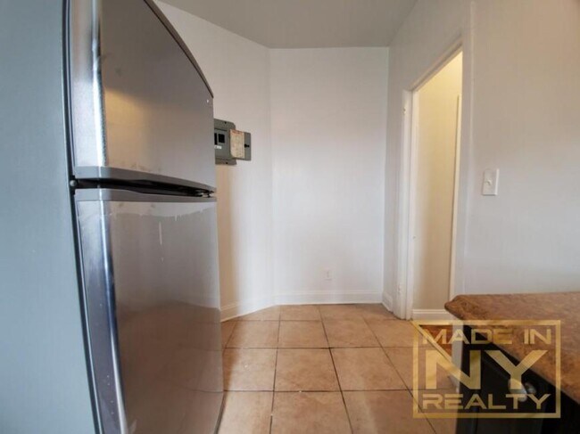 Building Photo - 1 bedroom in ASTORIA NY 11106
