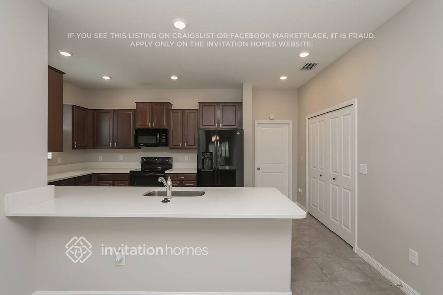 Building Photo - 10619 Lake Montauk Dr