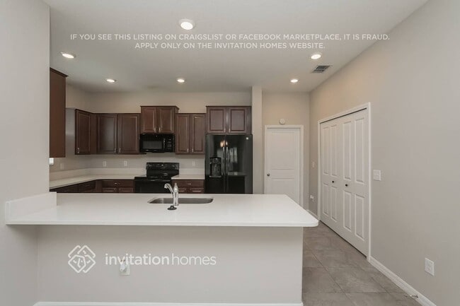 Building Photo - 10619 Lake Montauk Dr