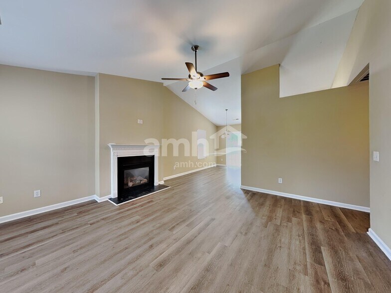 Building Photo - 1860 Oakhurst Park Ln