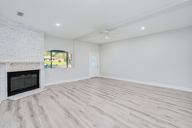 Building Photo - Stunning Remodeled 3-Bedroom Home in Prime Ormond Location