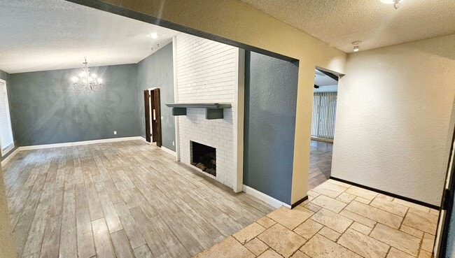 Building Photo - Four Bed/2 Bath Near Lake Hefner