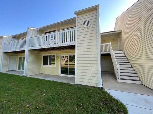 Primary Photo - Updated two bedroom condo in Hampstead!