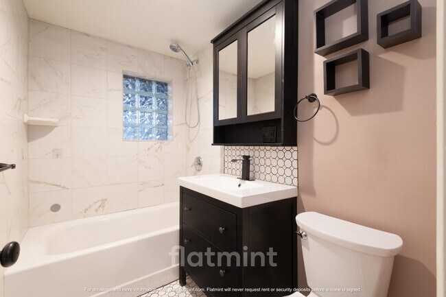 Building Photo - 16111 Stone Ave N