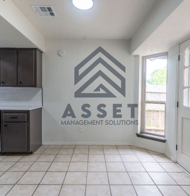 Building Photo - 4 Bedroom Rent to Own Home Available!