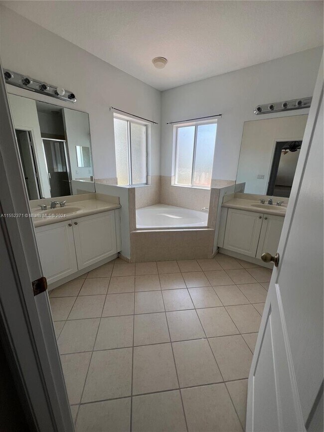 Building Photo - 15272 Southwest 11th Street, Miami, FL 331...