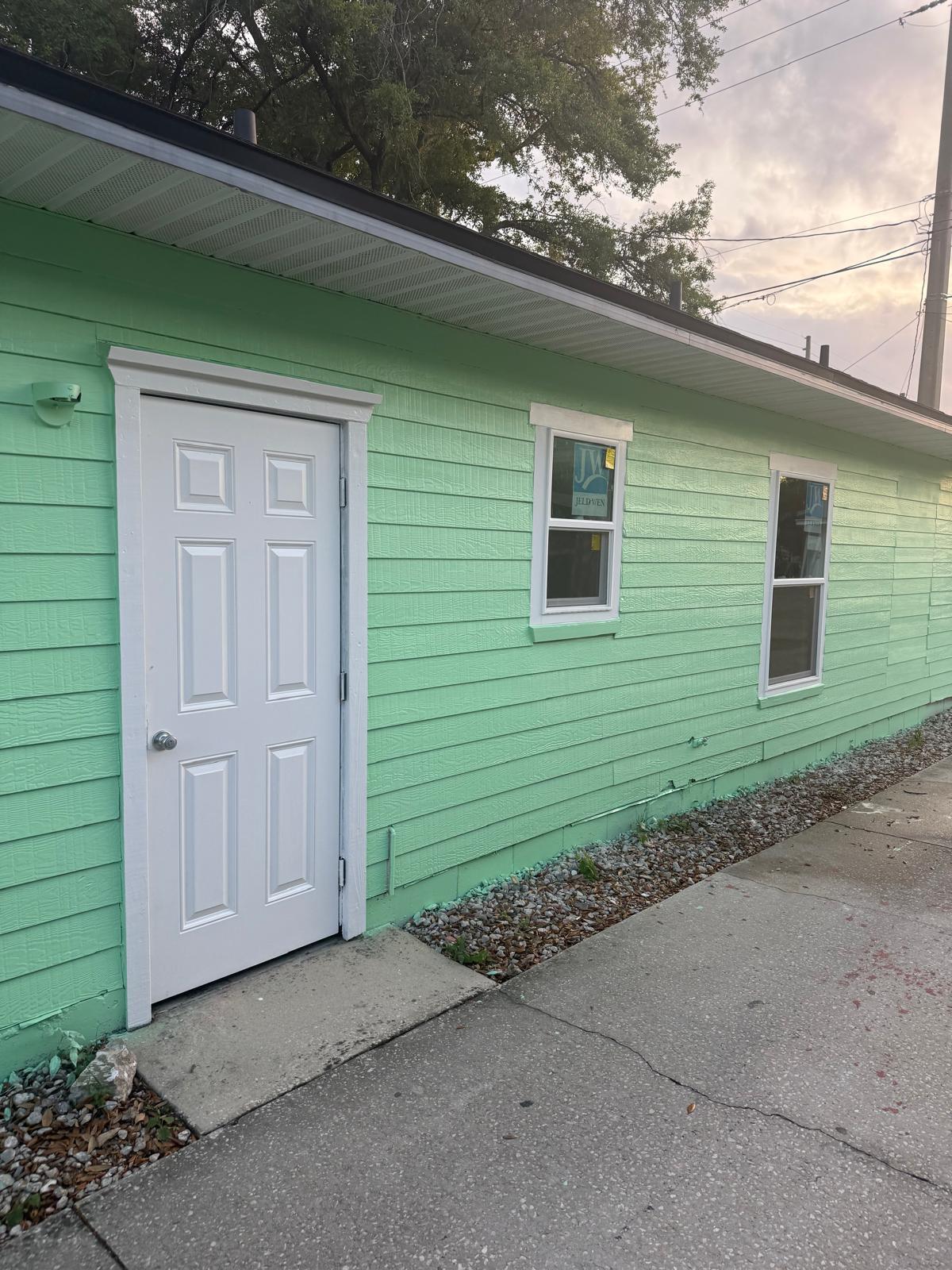 Building Photo - 301 N Westmoreland Dr